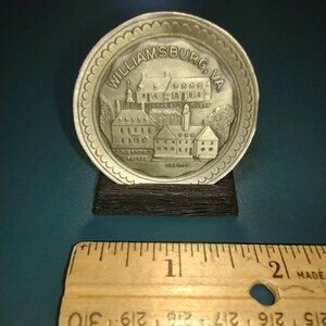 Vtg 1982 Williamsburg VA Pewter Plate w Stand Capitol Chowning Tavern Mini 1.75"